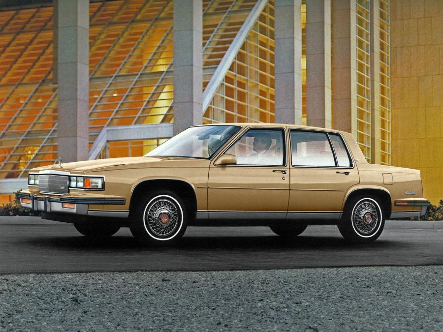  Cadillac Sedan de Ville 1986 года  (фото 1 из 2)